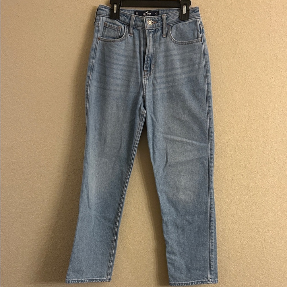 Hollister Ultra Hugh Rise Vintage Straight Leg Jeans
Light Blue Size 0R W24 L27